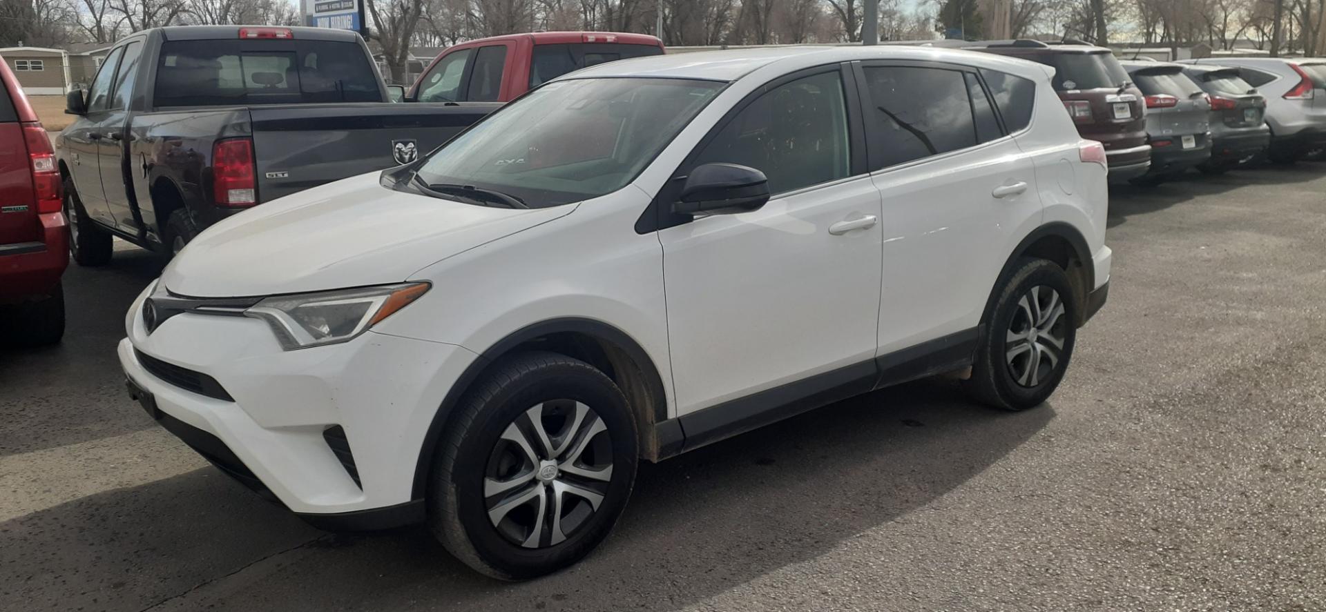 2018 Toyota RAV4 (2T3BFREV4JW) , located at 2015 Cambell Street, Rapid City, SD, 57701, (605) 342-8326, 44.066433, -103.191772 - CARFAX AVAILABLE - Photo#1